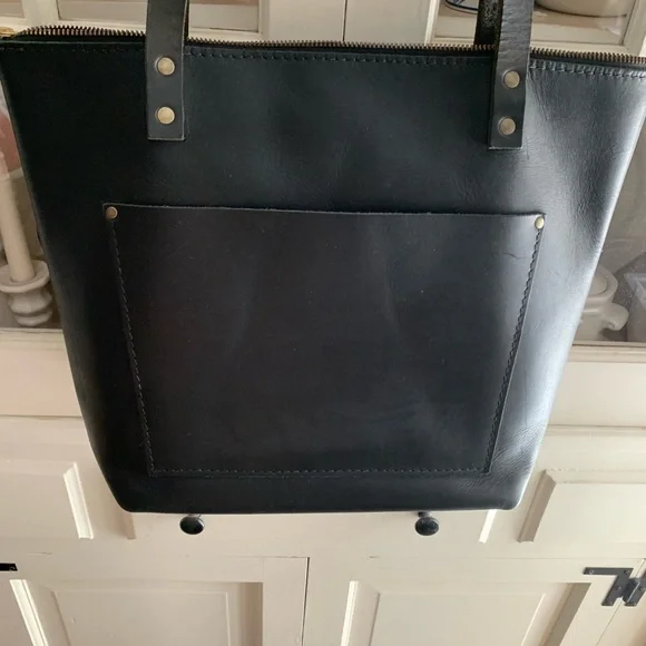Chic Black Leather Tote Bag - Picture 2 of 10